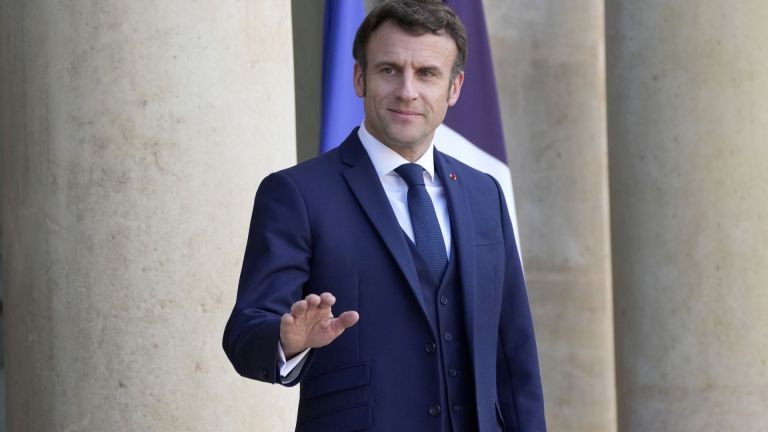 Френският президент Еманюел Макрон смята, че най-лошото тепърва предстои, каза