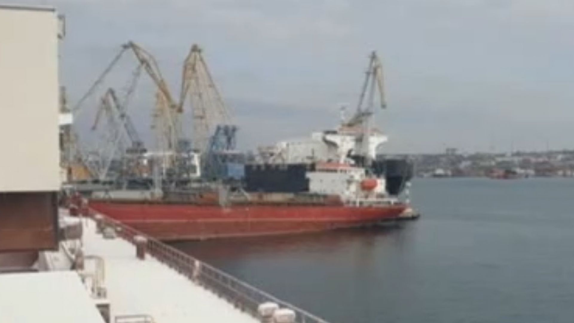 Транспортният министър: Моряците ни на корабите в Украйна са на най-защитеното място