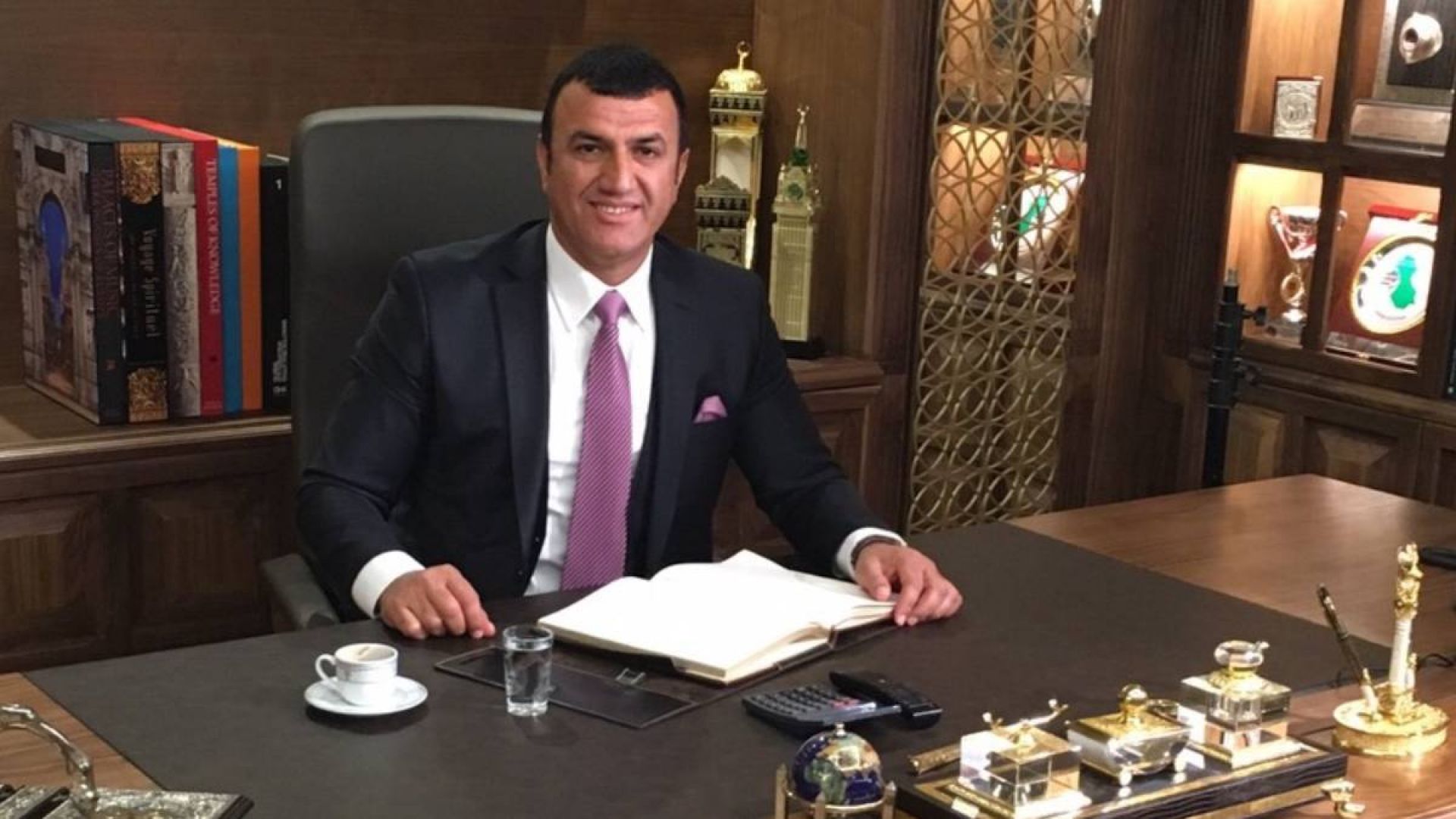 Турски бизнесмен твърди, че преговаря с Абрамович за Челси