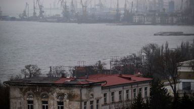 Проруските сили обявиха "освобождаване на 80%" на пристанището с българските моряци в Мариупол