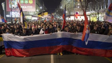 Сърбите са обърнати към Русия със сърцата си и към Запада с портмонетата си