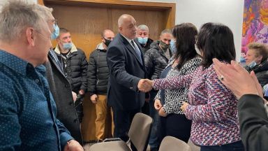 Незабавно освобождаване на Държавния резерв и горива по 2 лева