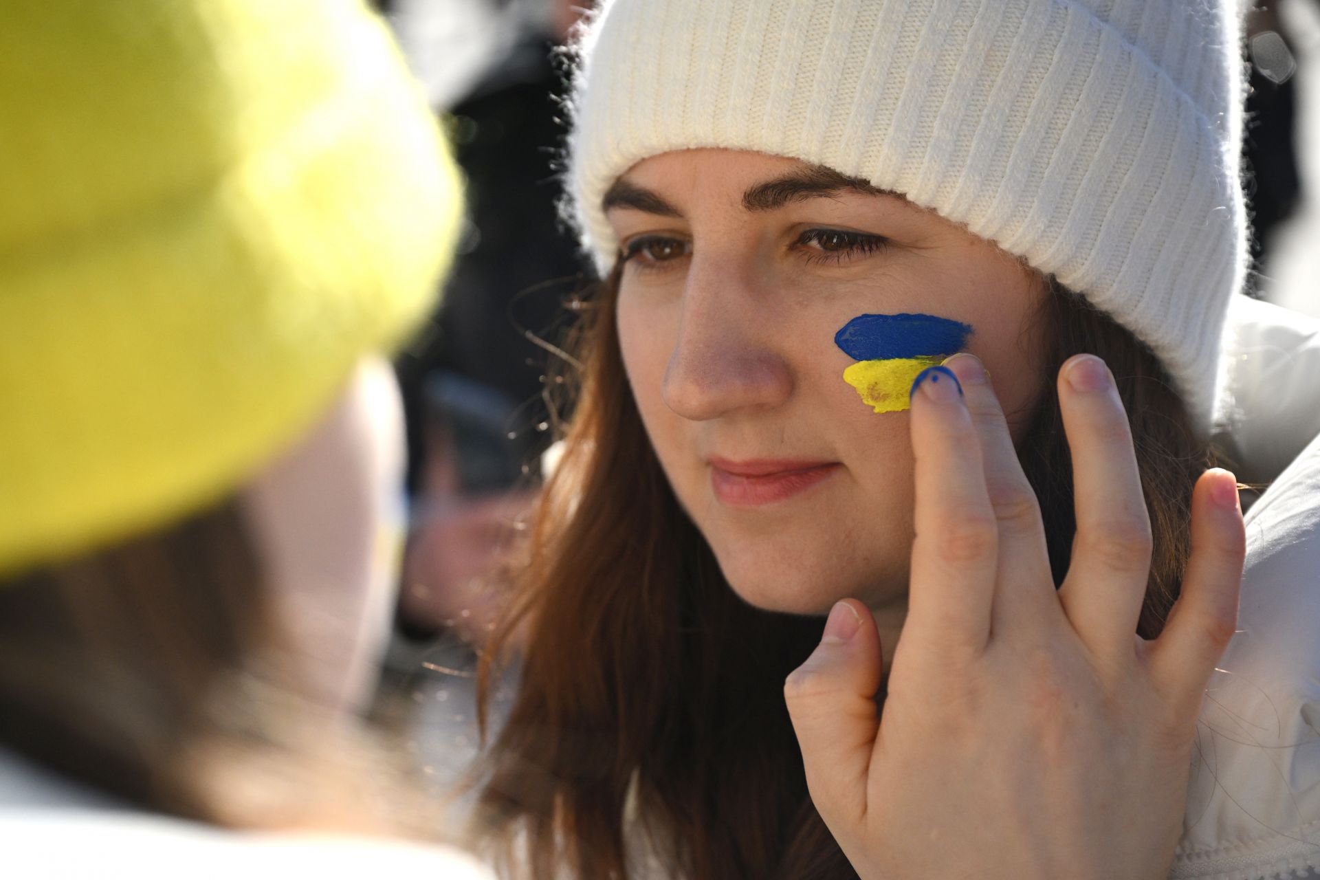 По време на протест срещу руската инвазия в Украйна - демонстрантка от Лондон