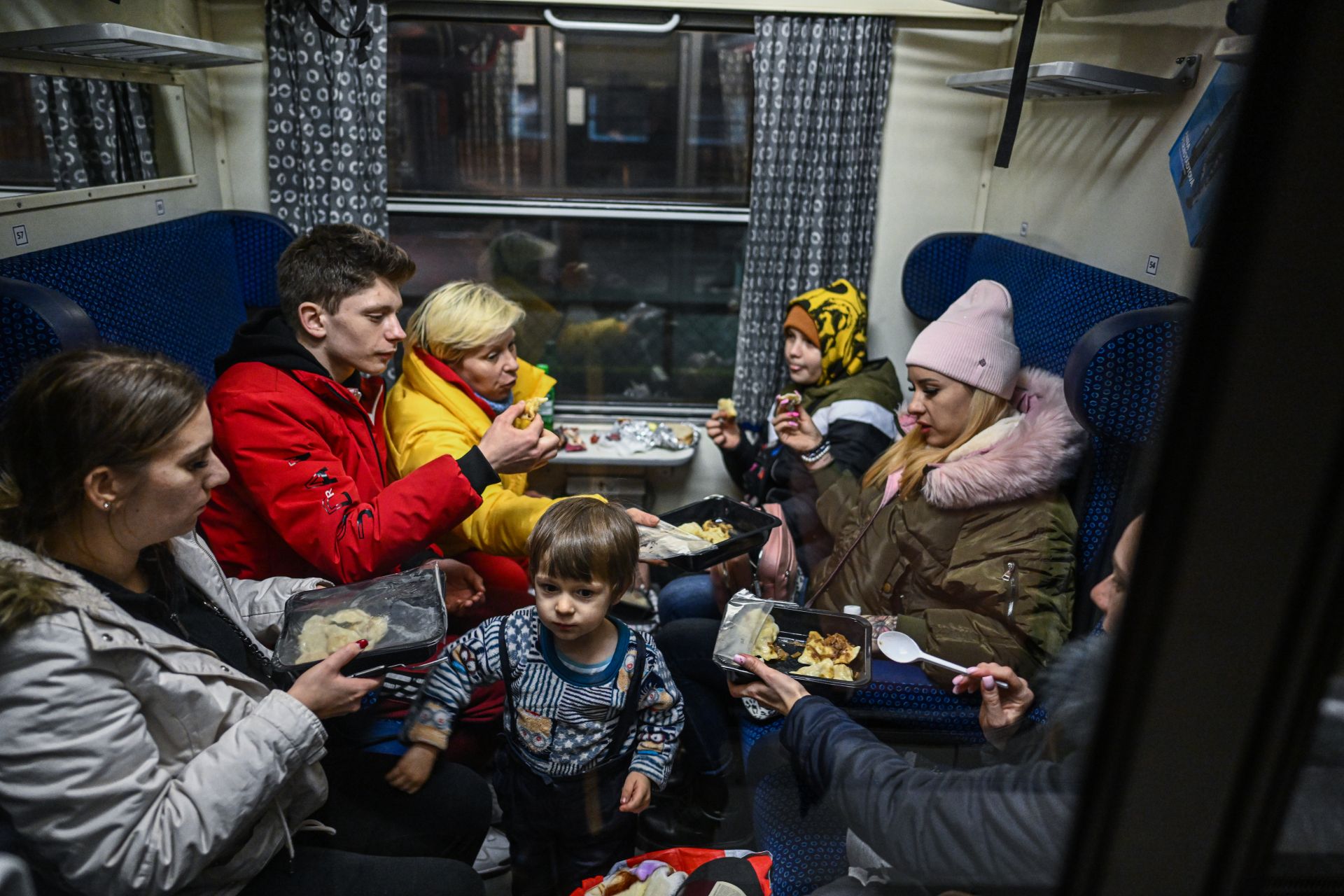 Семейство бяга в Полша от войната