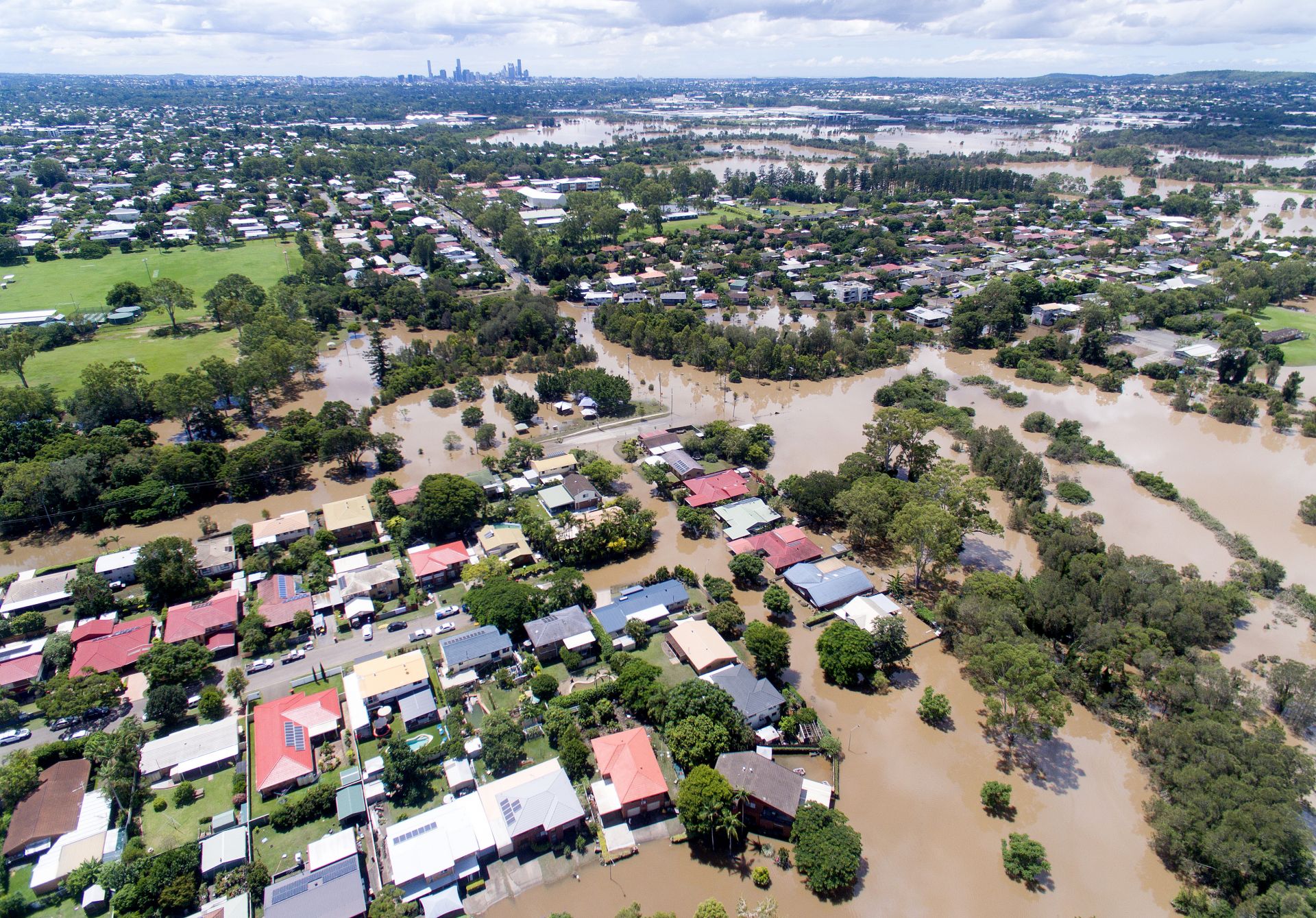 Реката потопи предградията в Бризбейн, Австралия