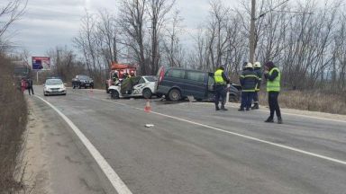 Тежка катастрофа отне живота на мъж, други двама са ранени 