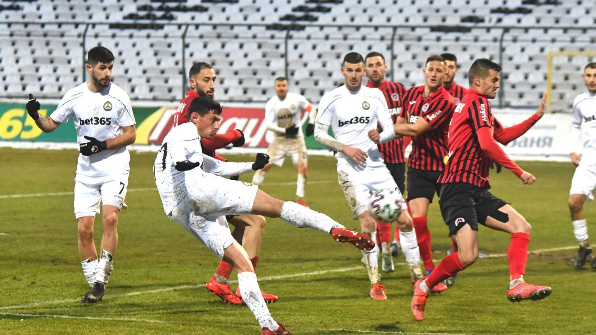 Славия вкара три безответни гола в столичното дерби с Локомотив