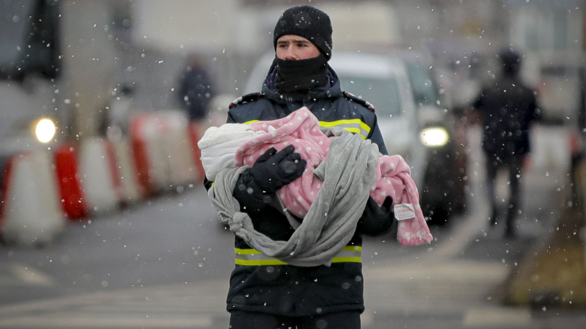 Москва спира временно огъня сутринта за евакуация през хуманитарните коридори