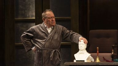 Георги Мамалев играе Големанов в премиерния спектакъл на Народния театър
