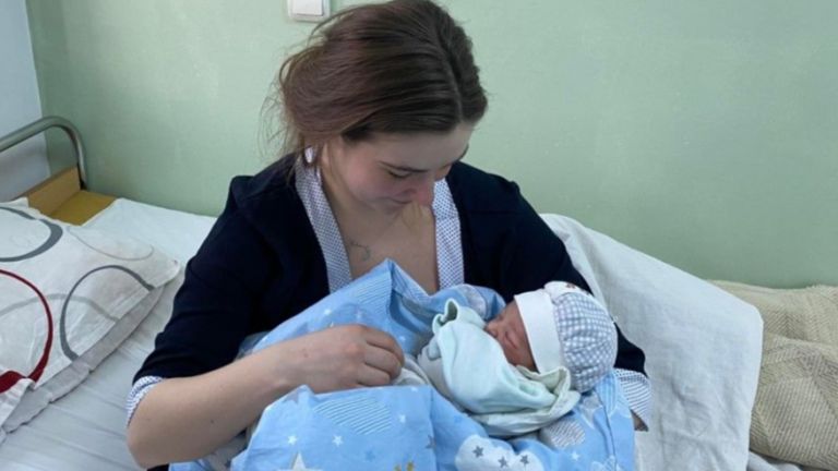 Украинка, успяла да избяга от бомбардировките в Киев, даде живот