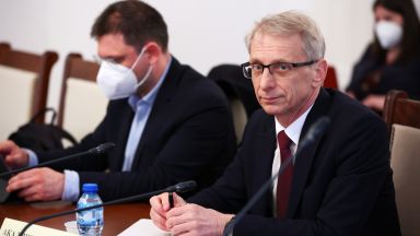 В следващите дни и седмици трябва да отпаднат ограниченията в