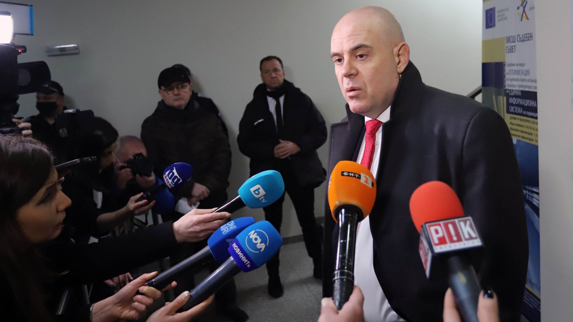 Иван Гешев даде на Конституционния съд намаления бюджет на прокуратурата
