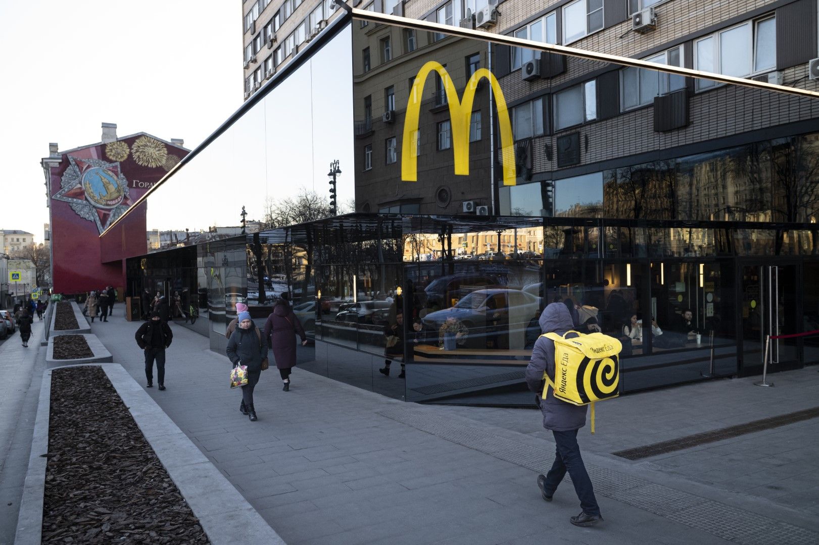 Затворен "Макдоналдс" в Санкт Петербург на 9 март