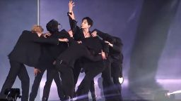 BTS се завърнаха на сцената в Сеул (видео)