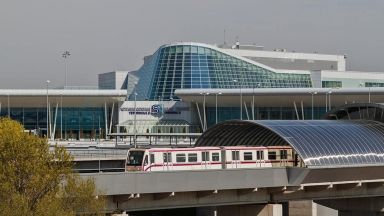 Два самолета от Москва кацнаха на летище София, прибират изгонените руски дипломати