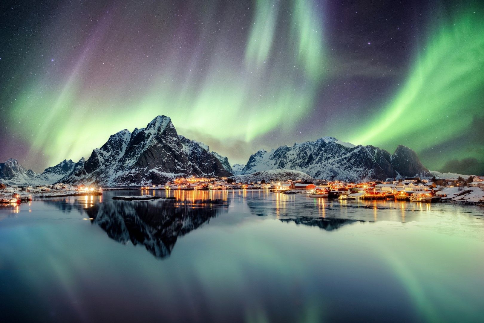 Nordlyset over Reine, Norge