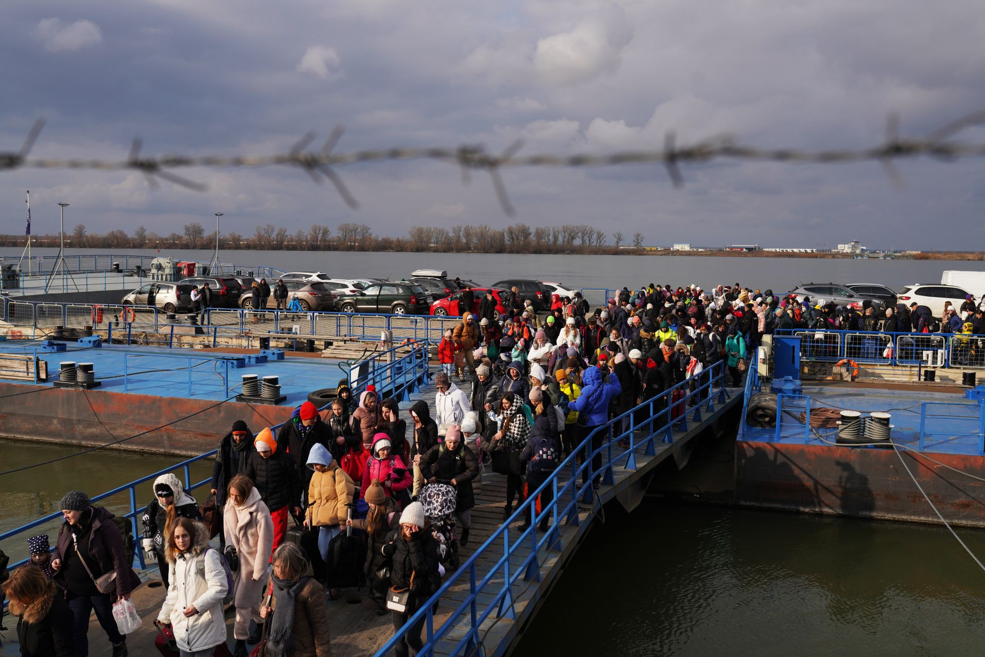 Украински бежанци пристигат в Румъния