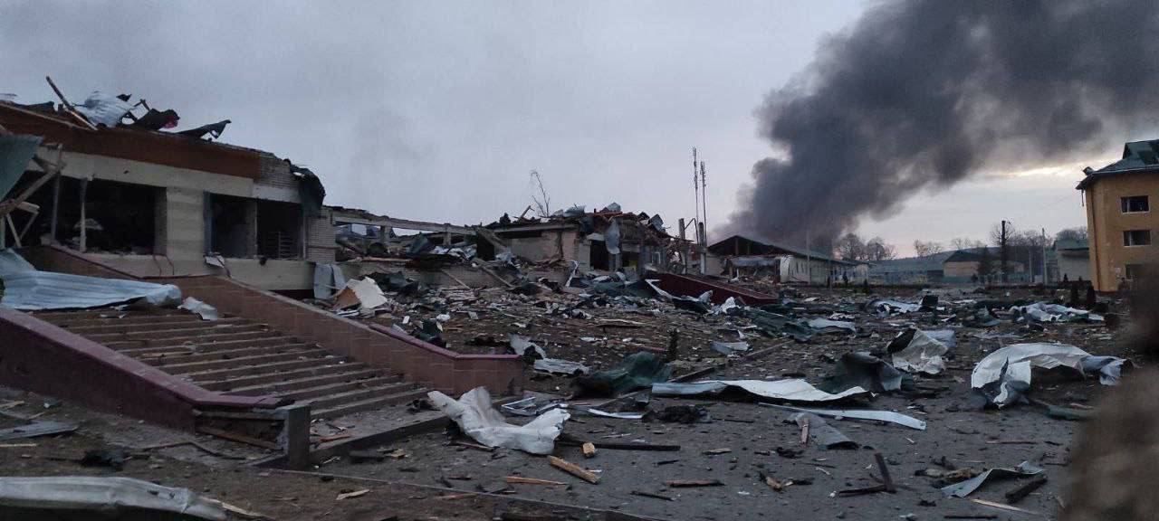 Разрушения в Яворов след ракетния обстрел  