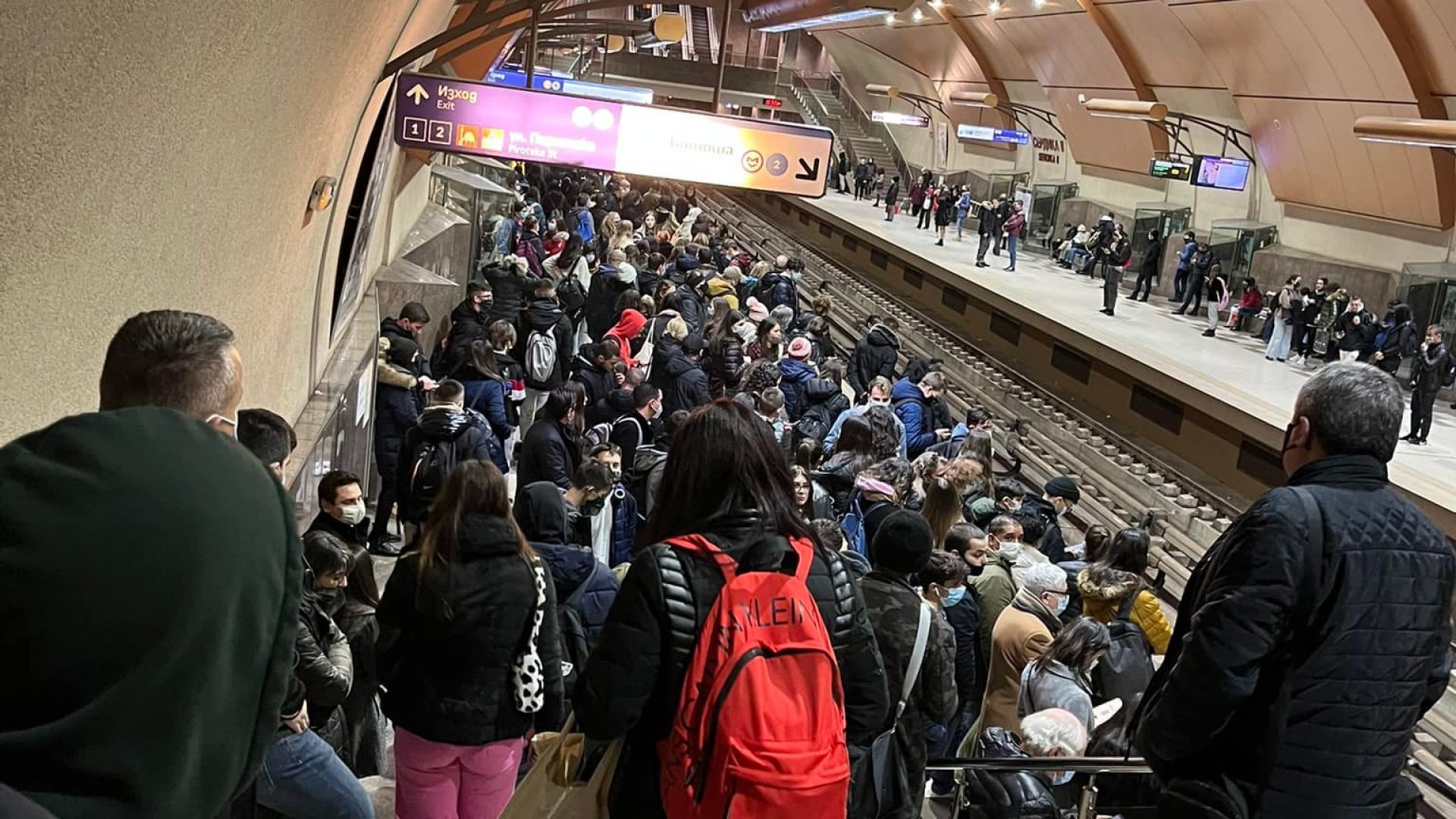 Технически проблем спря за кратко метрото в София
