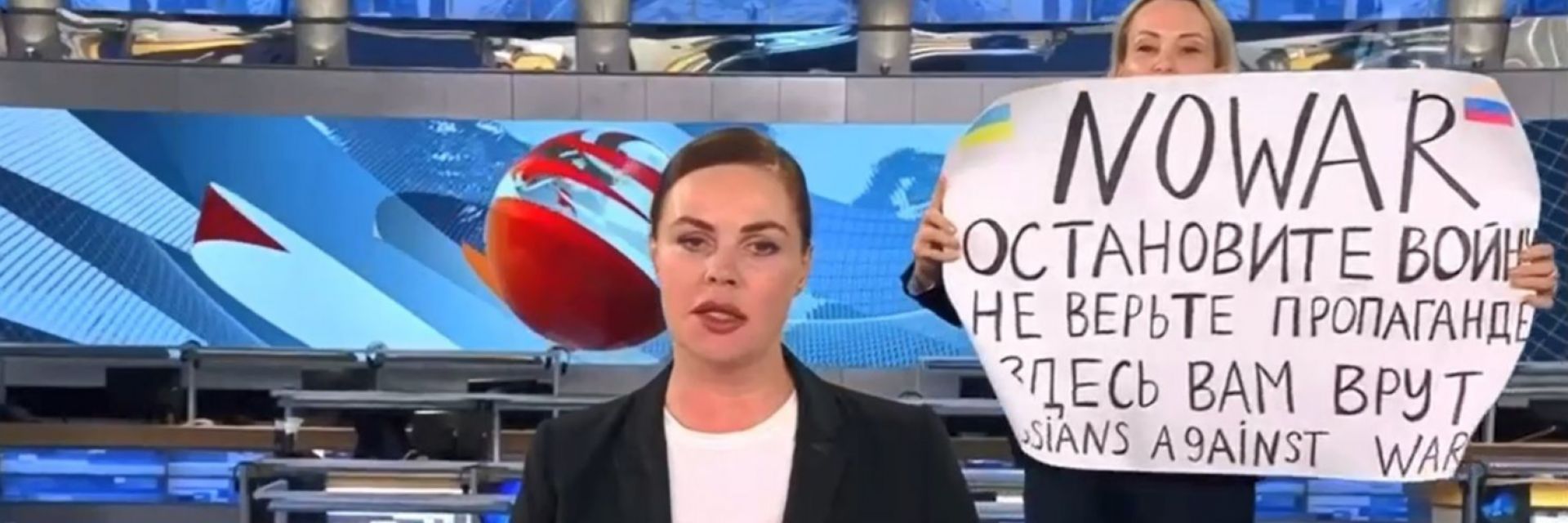 Редактор издигна антивоенен транспарант в новините на руския Първи канал (видео) 