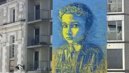 Уличният художник Геми отправя послание срещу войната в Украйна и навсякъде по света