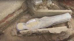 Откриха древен саркофаг под парижката катедрала "Нотр Дам"