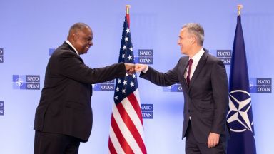 Стотици хиляди бойци на НАТО са поставени в повишена готовност