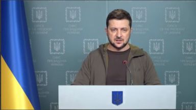 В поредното си среднощно обръщение украинският президент Володимир Зеленски укори