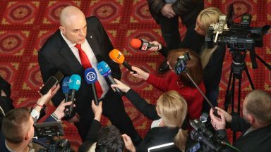 Цели девет часа трябваха на правната комисия в парламента за