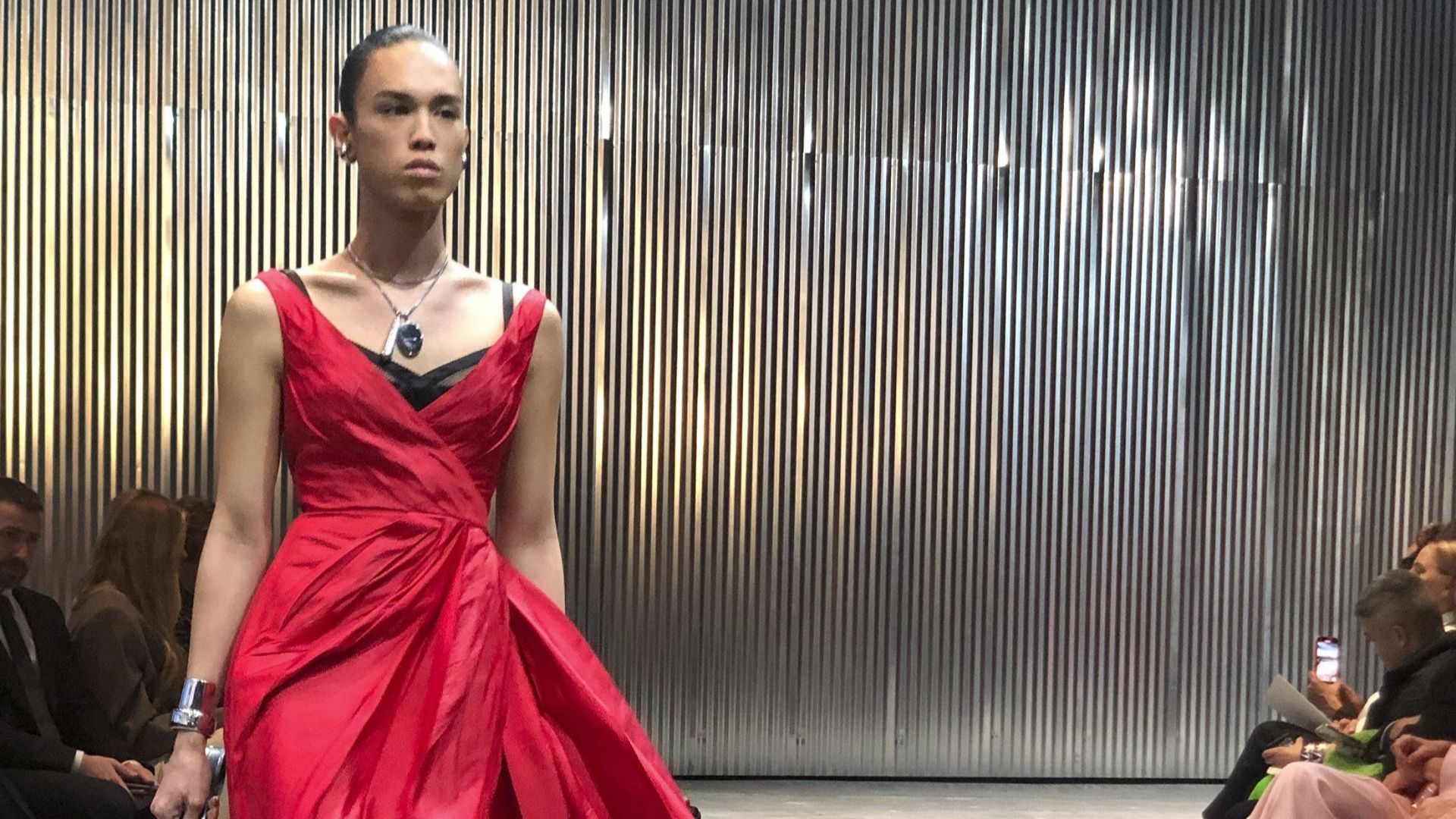 Сара Бъртън заведе модна къща "Александър Маккуин" в Ню Йорк