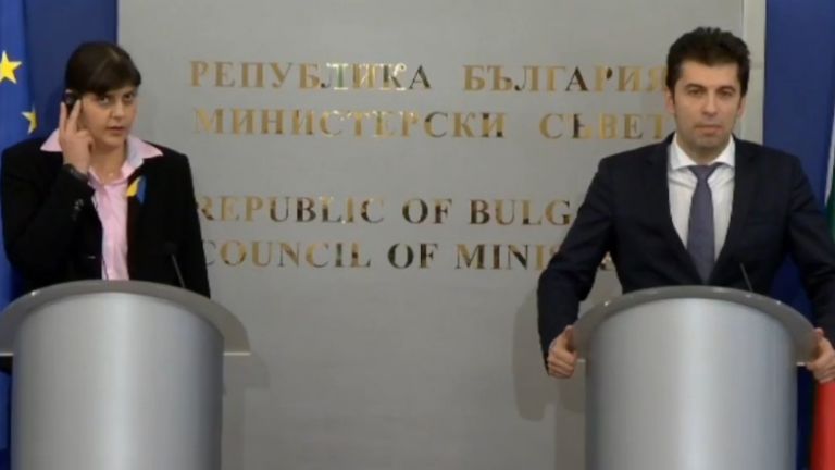 Европейският главен прокурор Лаура Кьовеши и премиерът Кирил Петков дават брифинг