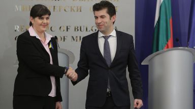 Лаура Кьовеши след срещата с Кирил Петков: Разследваме над 120 сигнала от България
