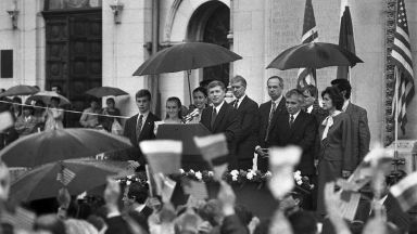 Шефът на Пентагона кацна във военно въздушната база на Българската армия