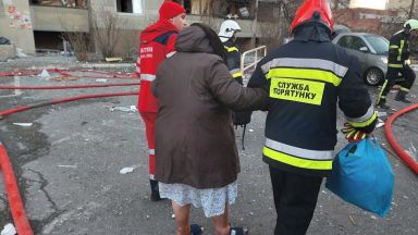 Свалена ракета удари 16 етажен блок в Киев и взе една