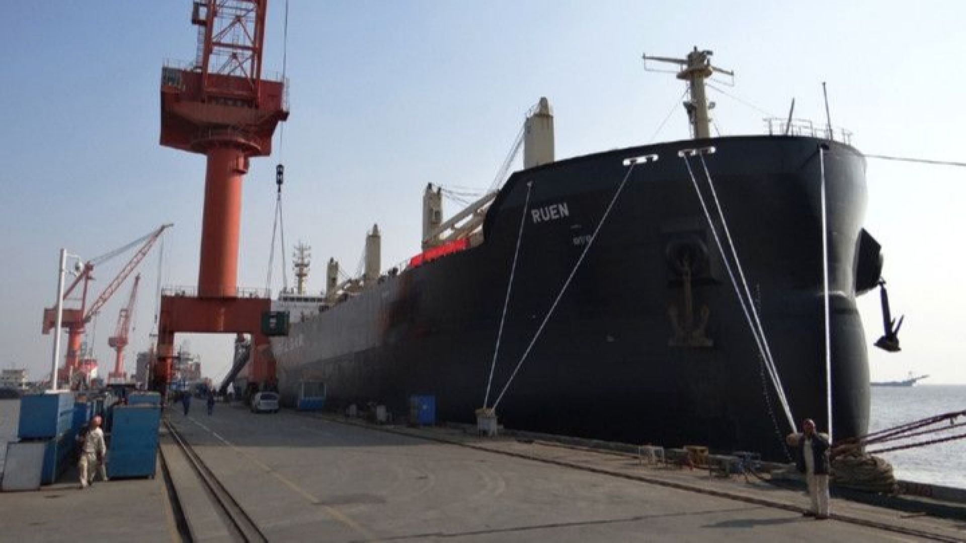 Моряци от кораба "Рожен" в Черноморск се прибраха в България