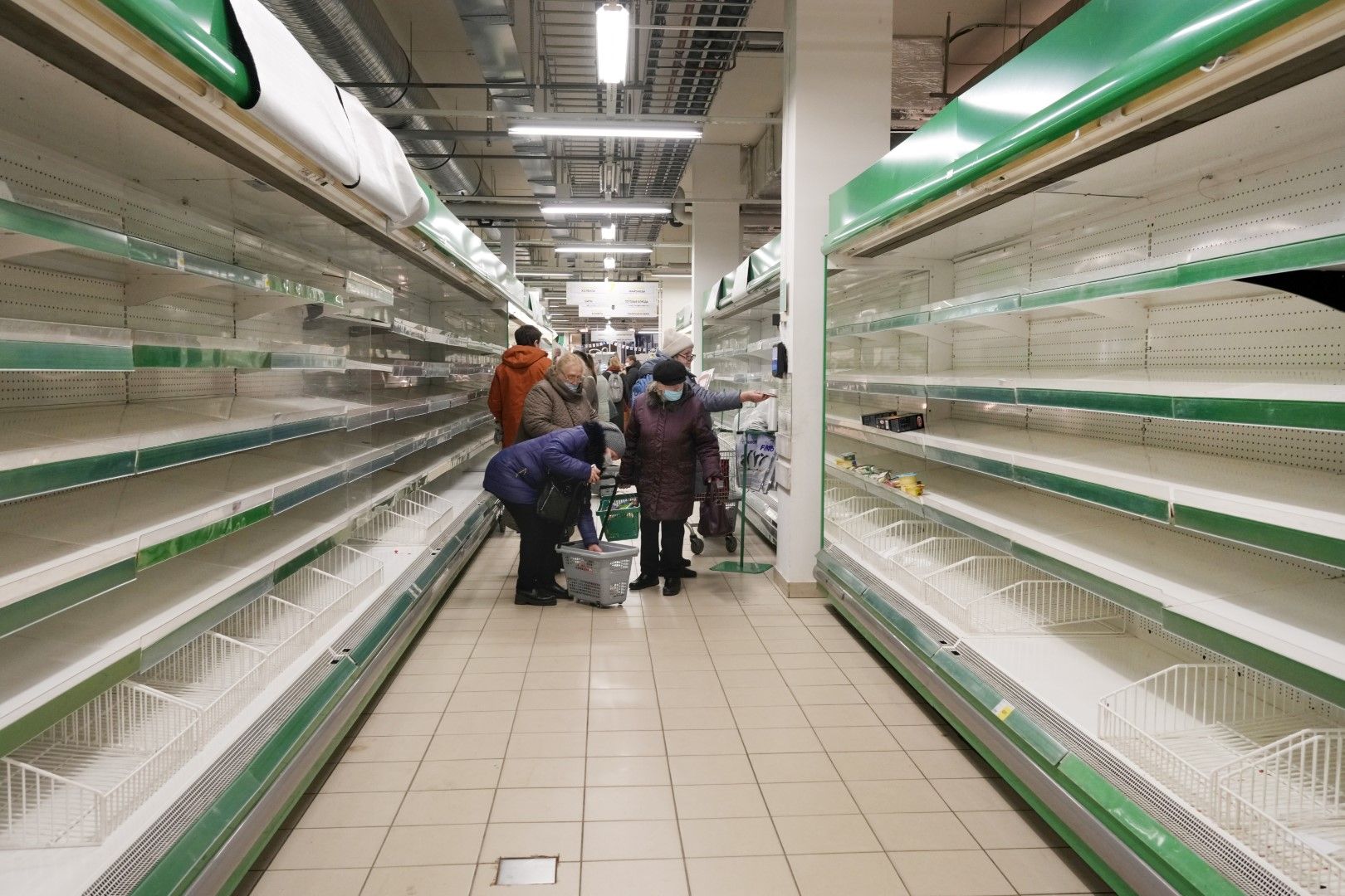 Последни останали хранителни стоки във финландски магазин PRISMA в Санкт Петербург преди да затвори, 15 март. Финландската холдингова компания S-Group реши да ограничи всички операции в Русия 