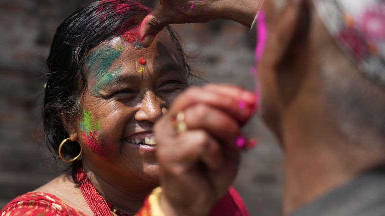 Индуисткият фестивал Холи, известен още като Фестивалът на цветовете, бележи