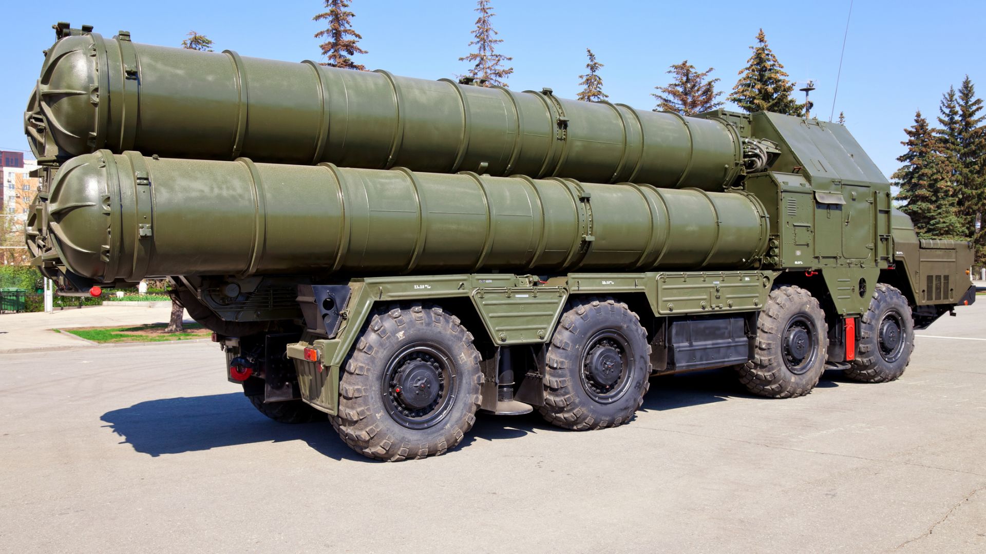 Украйна очаква да получи от България ракетни комплекси С-300, верижни машини и гаубици