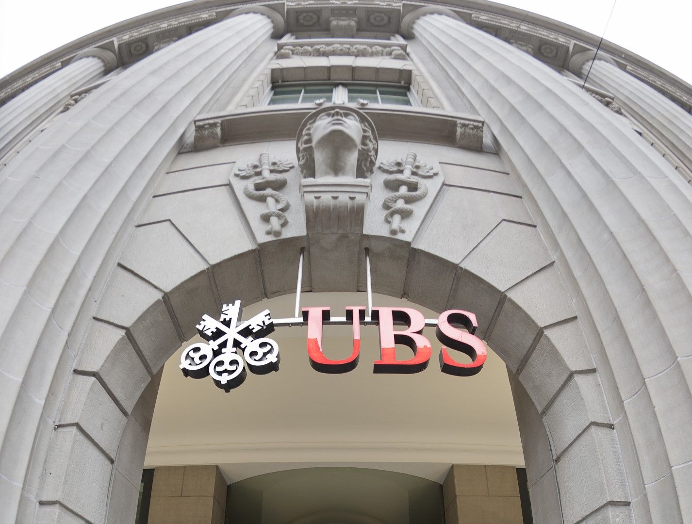 Пряката експозиция на UBS към Русия е била намалена към края на 2021 г. до 634 милиона долара от общо 20,9 милиарда долара към развиващите се пазари