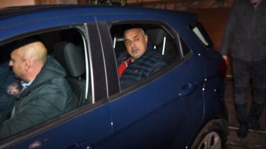 Отведоха Борисов в ГД "Национална полиция", задържат го за 24 часа (снимки и видео)