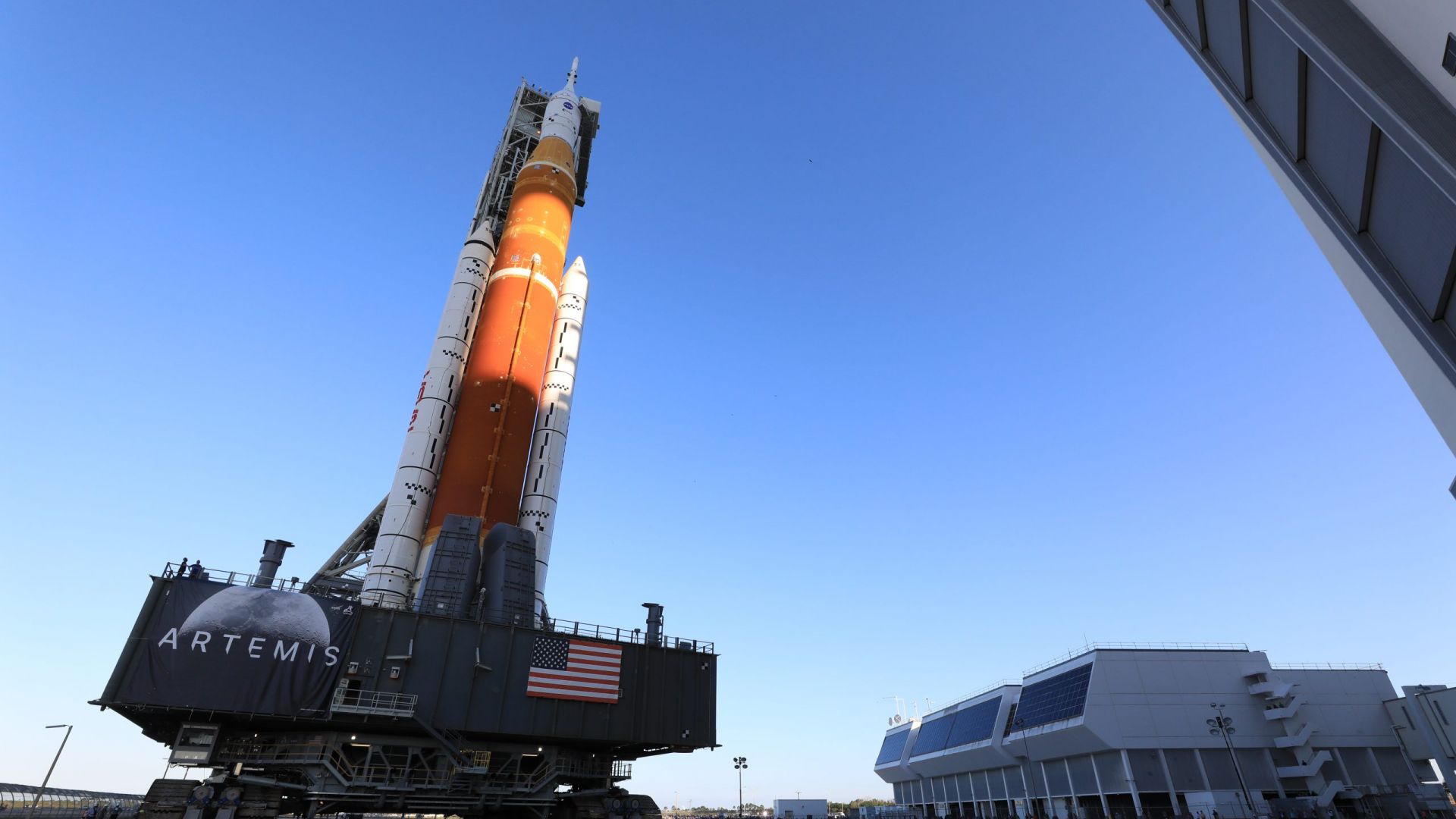 НАСА премества новата си тежка ракета-носител към площадката за изпитания