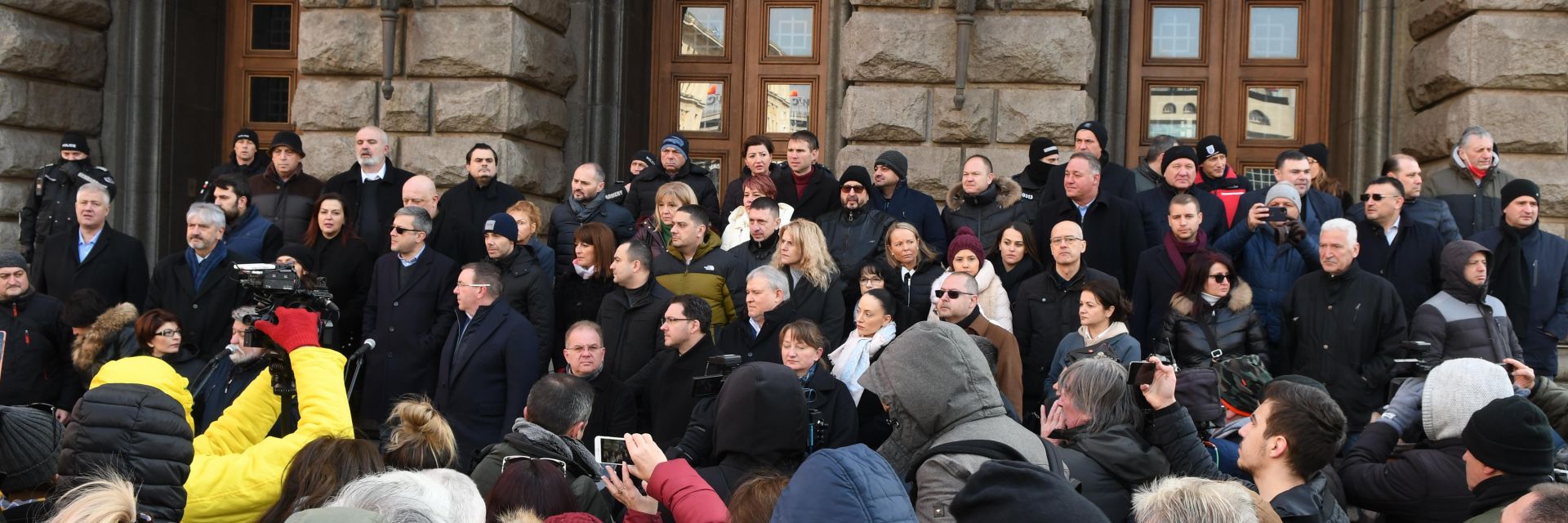 Гледахте на живо в Dir.bg: Протестно шествие на ГЕРБ срещу акцията за задържане на Бойко Борисов