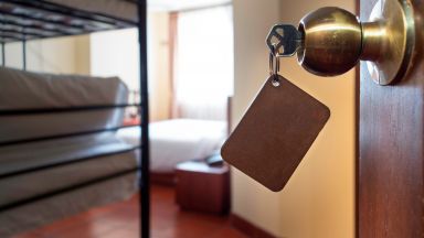 Полша планира украинските бежанци да започнат да покриват част от