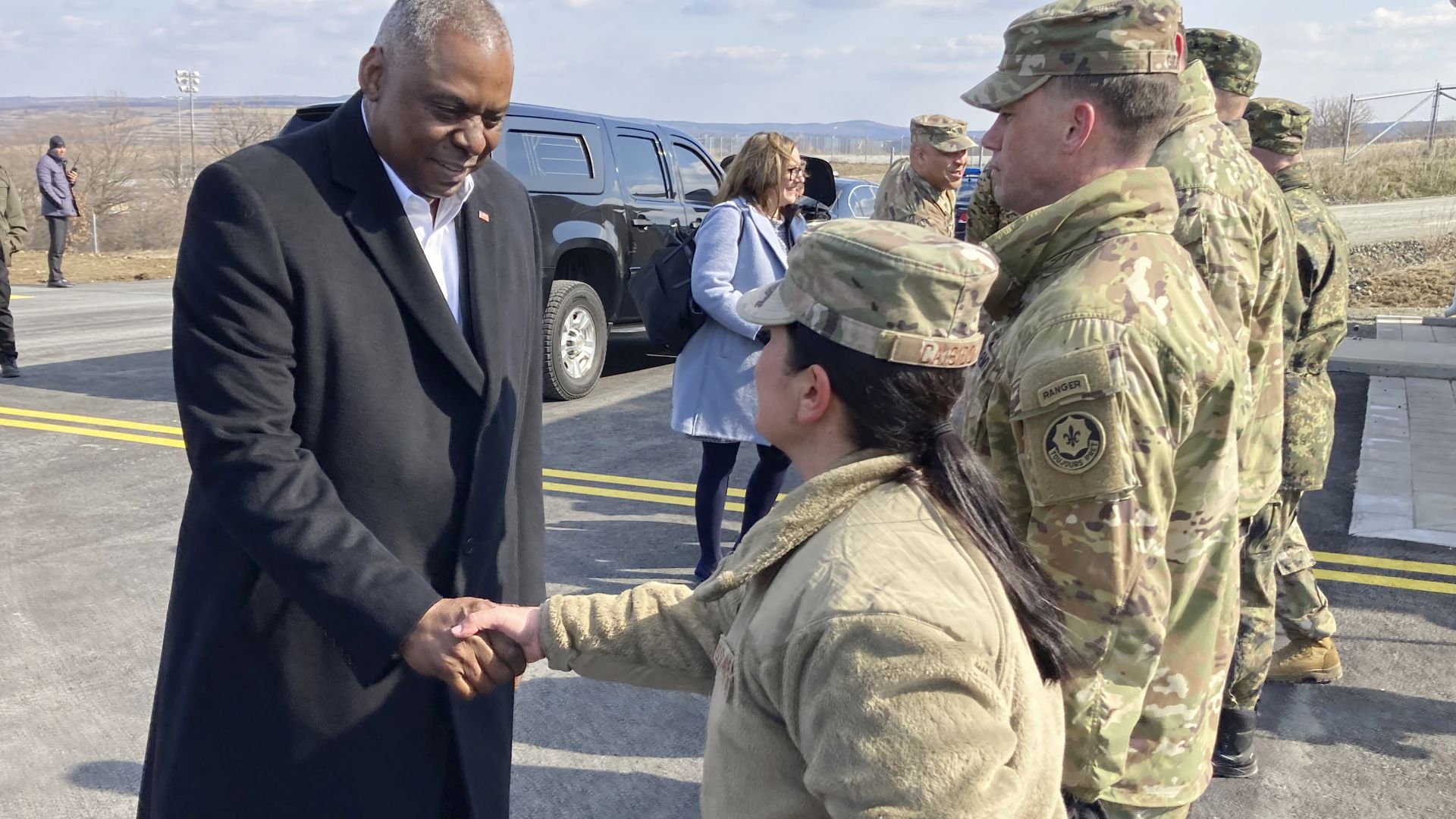 Военният министър на САЩ Лойд Остин пристигна в България (снимки)