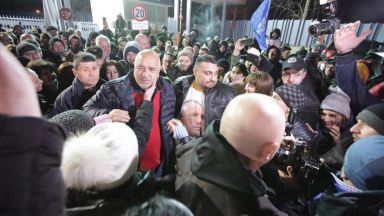 Освободиха Бойко Борисов от ареста, той нарече случилото се "брутално" (видео)