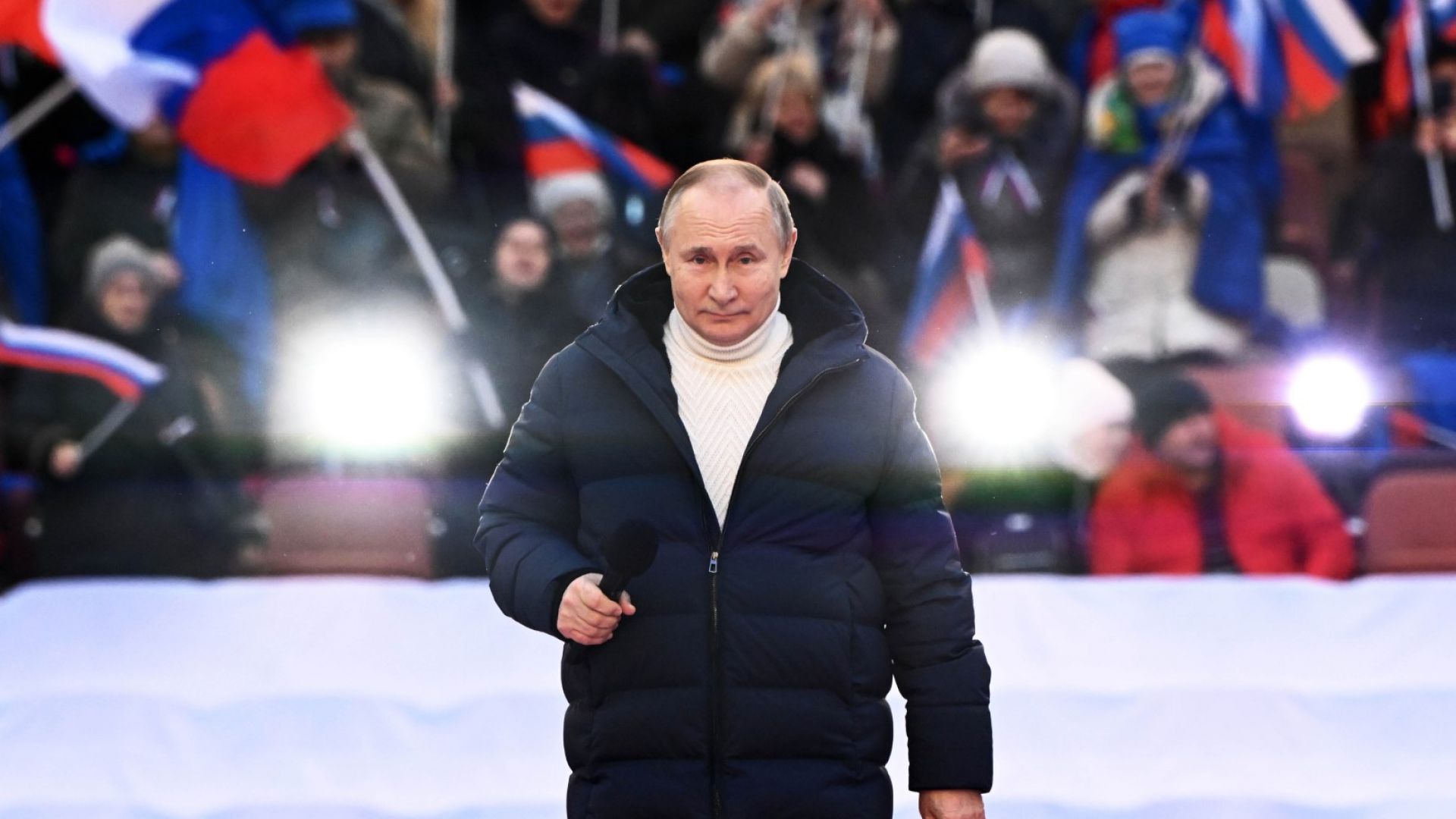 Путин пълни Лужники на 22 февруари. Макрон може да го лиши от ордена на почетния легион