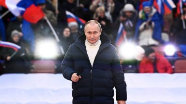 Руският президент Владимир Путин оправда нахлуването в Украйна пред препълнен