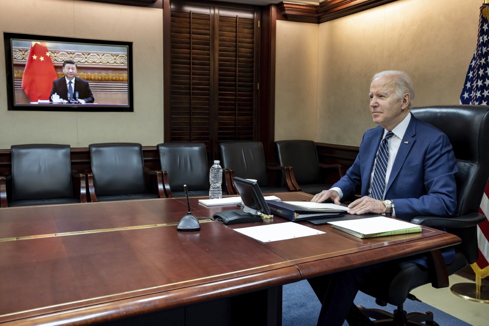 Президентът Джо Байдън провежда видео разговор с китайския президент Си Дзинпин, петък, 18 март 2022 г., във Вашингтон