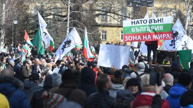 "Възраждане" излезе на протест срещу въвличането ни във войната в Украйна 