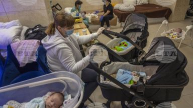 В столицата Киев най малко 20 бебета родени от сурогатни майки
